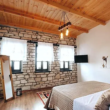 Bujtina Maria Gjirokastër