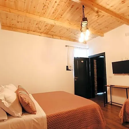 Bujtina Maria Hotell 4*