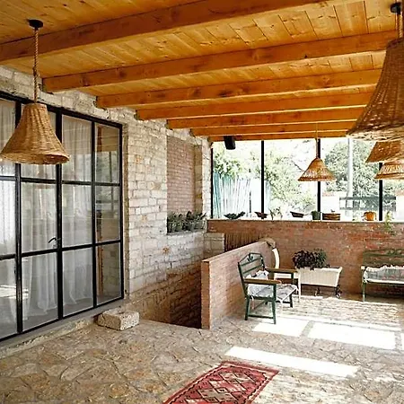 Bujtina Maria 4* Gjirokastër